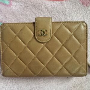 Lambskin Chanel Bi Fold Wallet